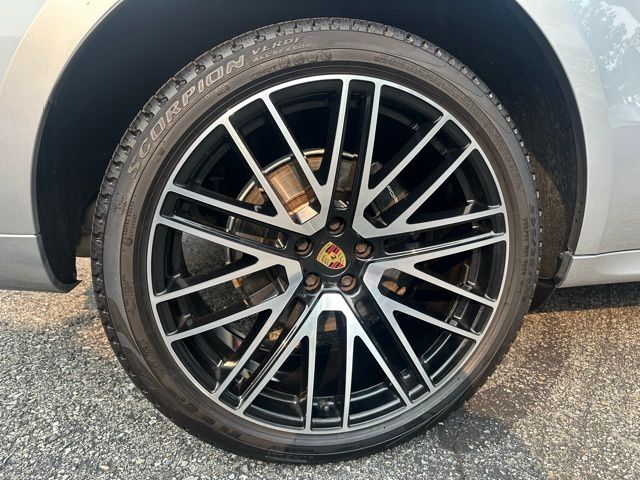 2022 Porsche Macan S photo 11