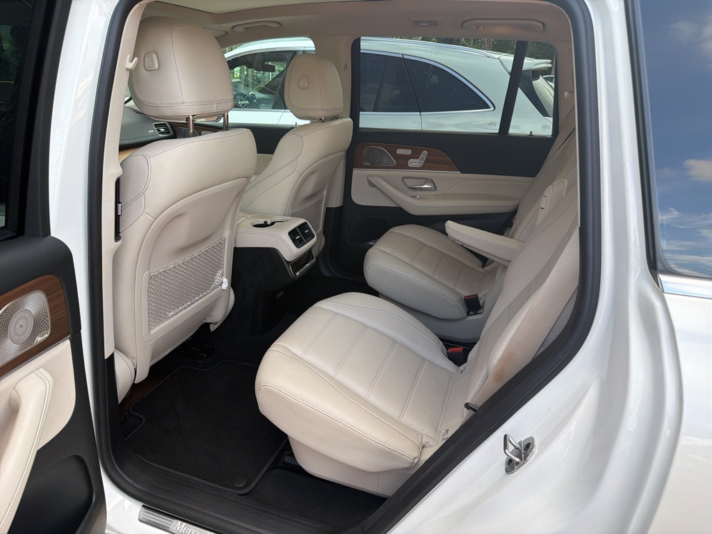 2023 Mercedes Benz GLS 450 4MATIC photo 4