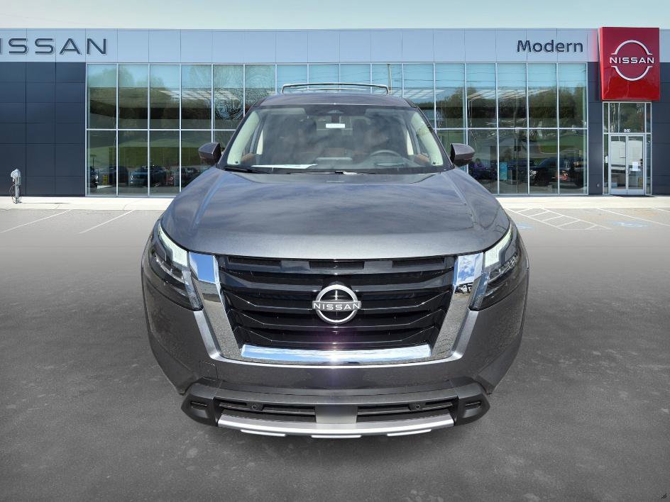 2025 Nissan Pathfinder Platinum photo 2
