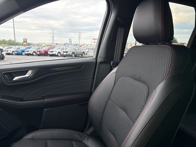 2025 Ford Escape ST-Line photo 24