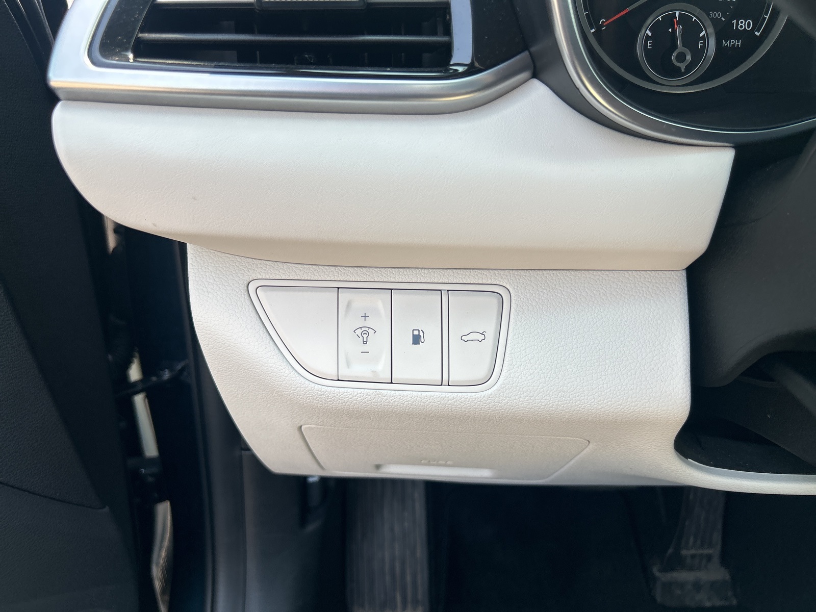 2025 Genesis G70 2.5T photo 14