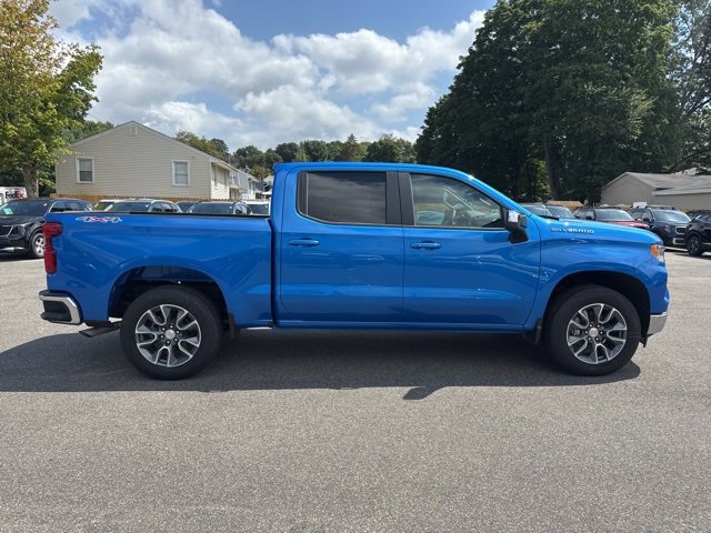 2025 Chevrolet Silverado 1500 LT photo 2