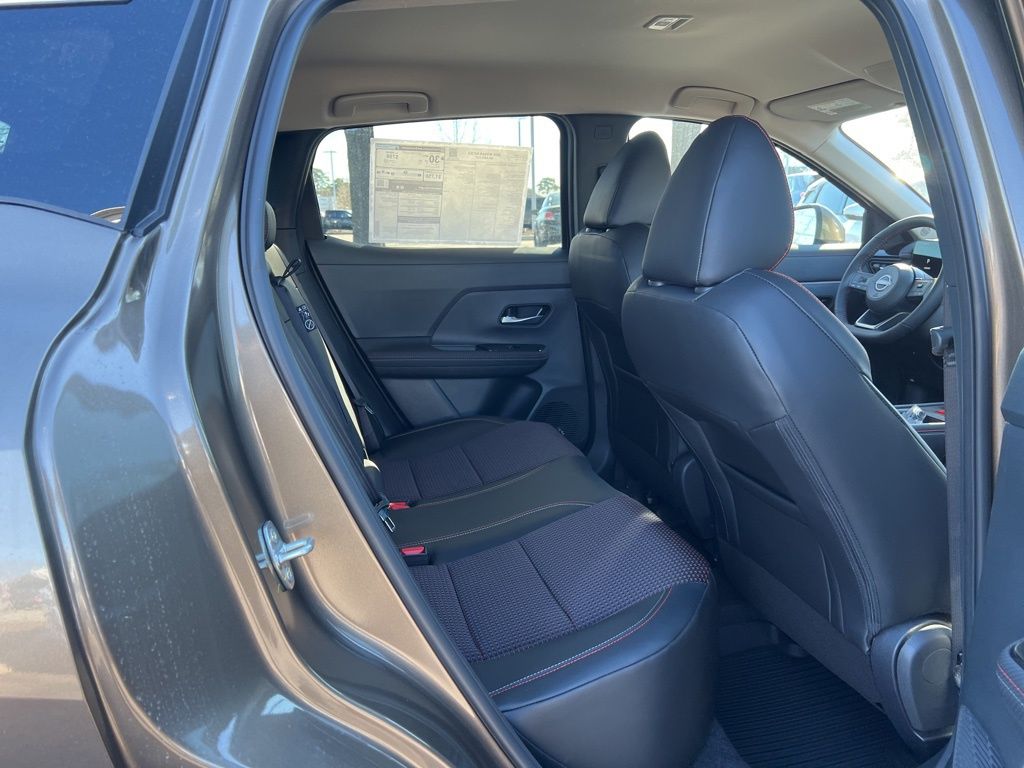 2025 Nissan Kicks SR photo 14