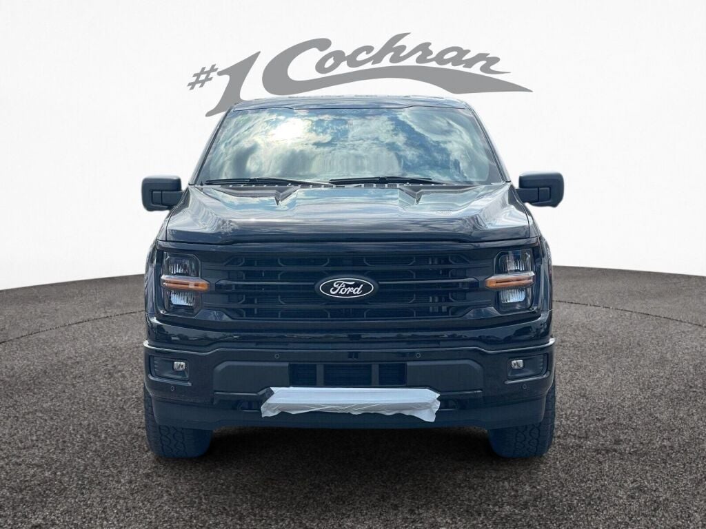 2025 Ford F-150 XLT photo 2