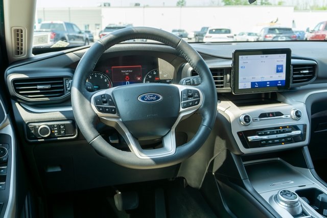 2023 Ford Explorer XLT photo 13
