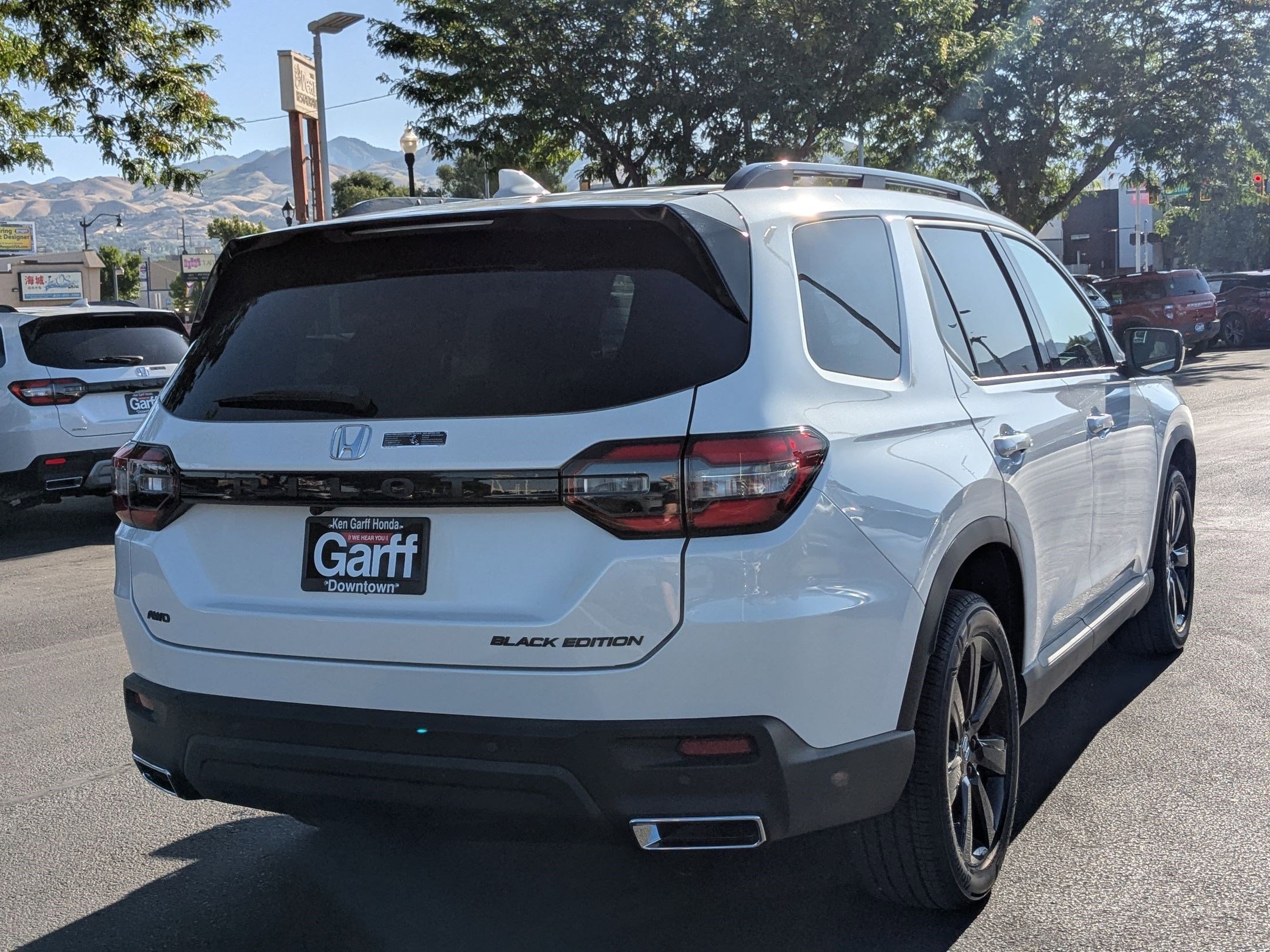 2025 Honda Pilot Black Edition photo 3