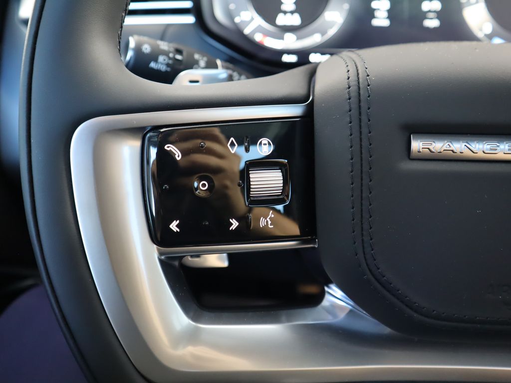 2025 Land Rover Range Rover SE photo 12