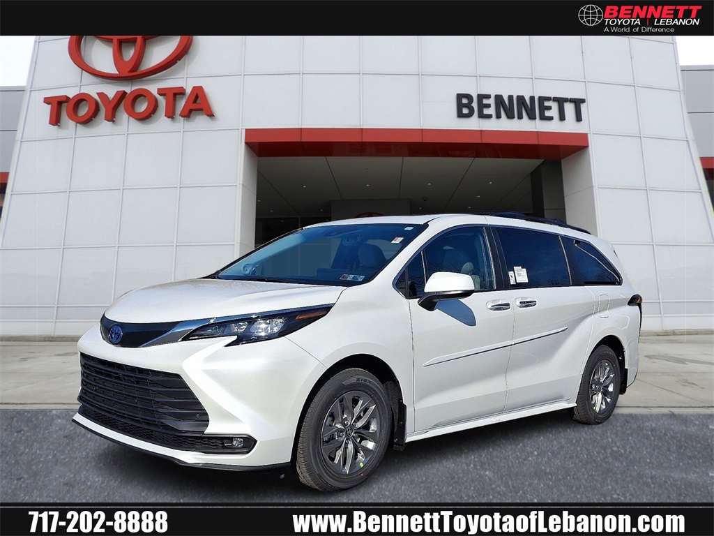2025 Toyota Sienna XLE's photo