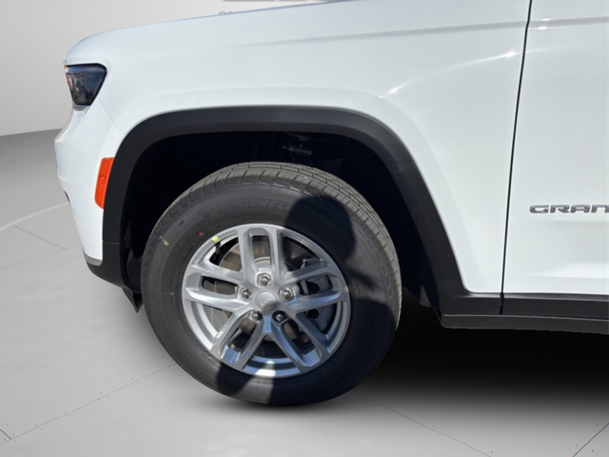 2025 Jeep Grand Cherokee Laredo Altitude photo 9