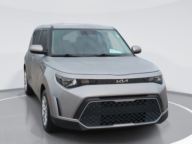 2023 Kia Soul LX's photo