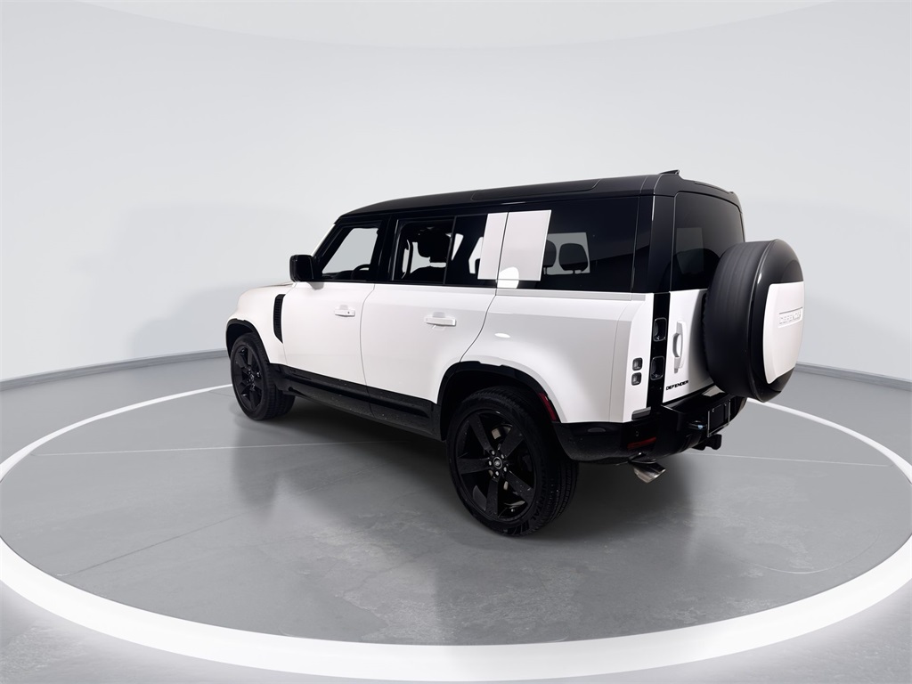 2025 Land Rover Defender 110 V8 photo 6