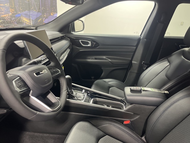 2026 Jeep Compass Latitude photo 9