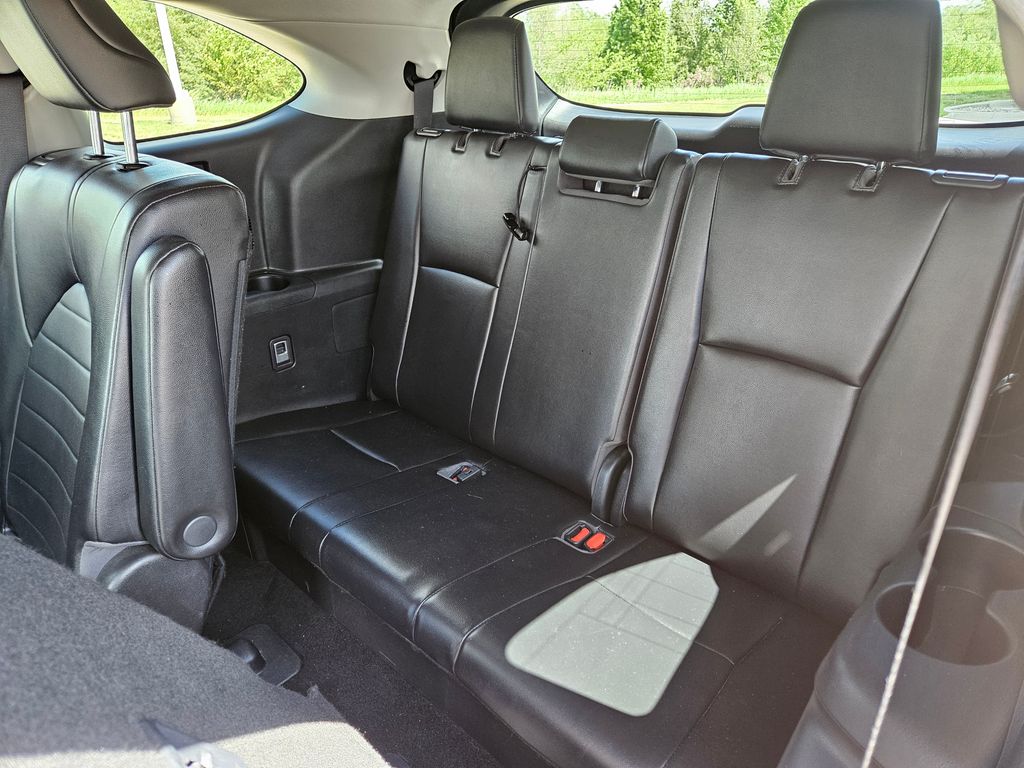 2022 Toyota Highlander XLE photo 26