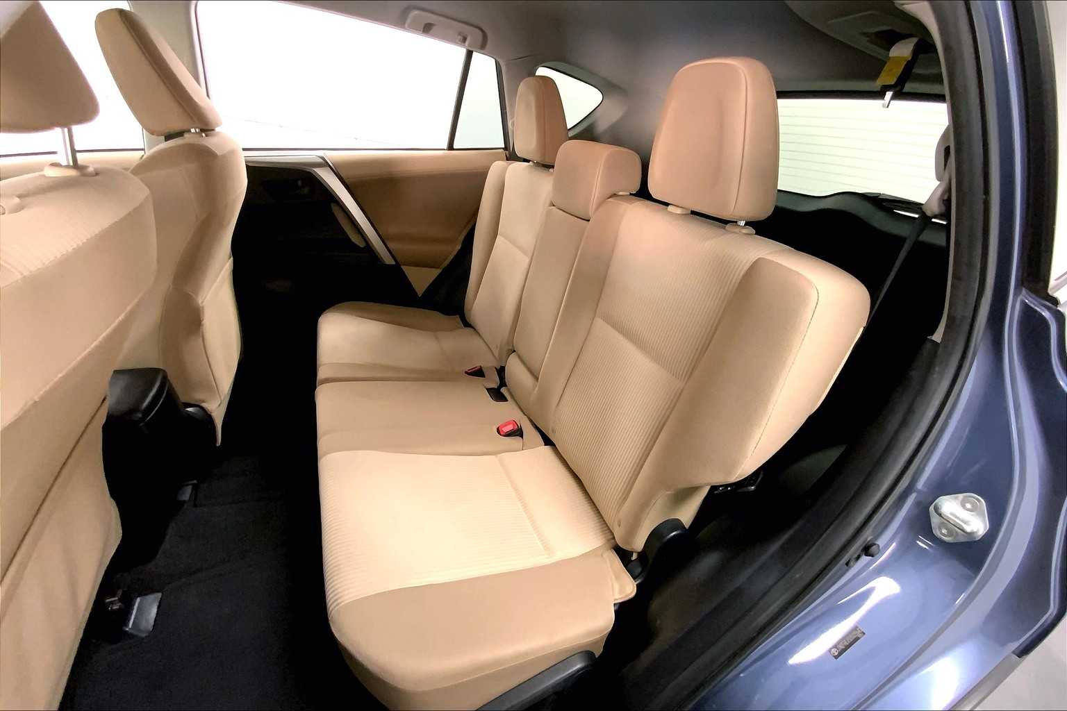 2013 Toyota RAV4 LE photo 16