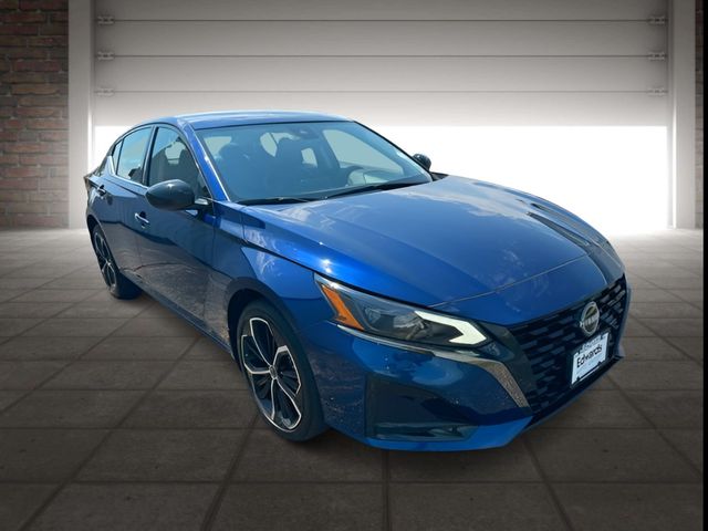 2024 Nissan Altima 2.5 SR photo 2