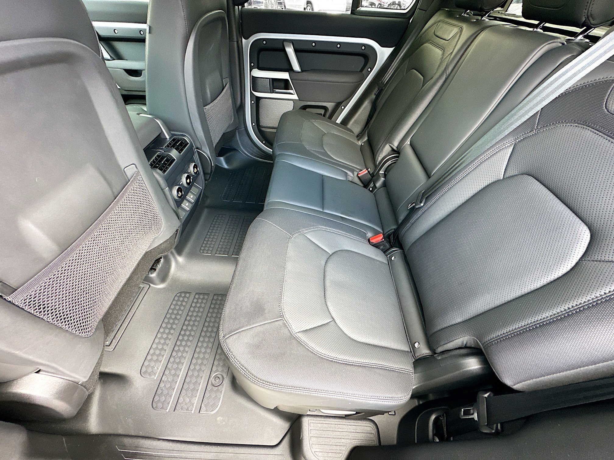 2023 Land Rover Defender X-Dynamic SE photo 22