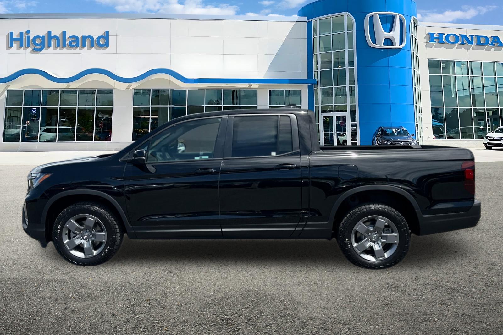 2025 Honda Ridgeline TrailSport photo 2