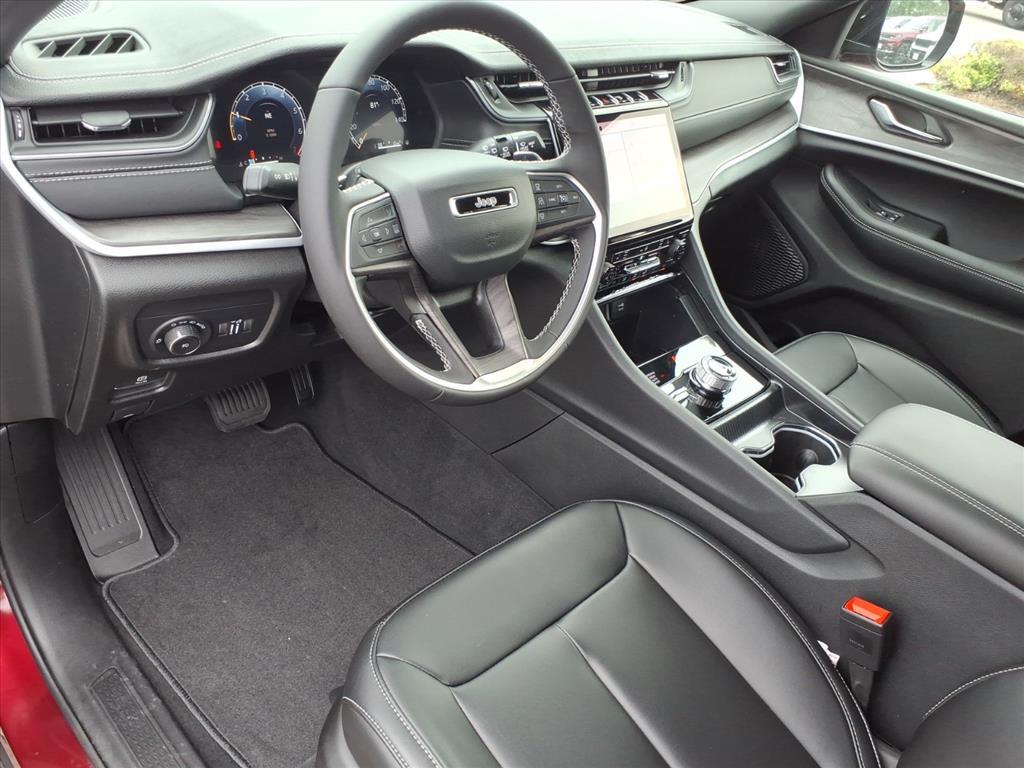 2025 Jeep Grand Cherokee Limited photo 3