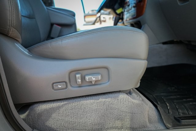 2006 Lexus LX 470 photo 30