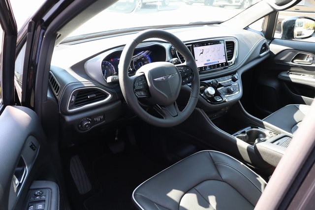 2026 Chrysler Pacifica Limited S Appearance photo 11