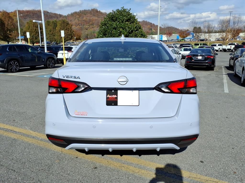 2025 Nissan Versa SV photo 4
