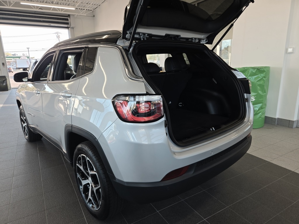 2024 Jeep Compass Limited photo 7
