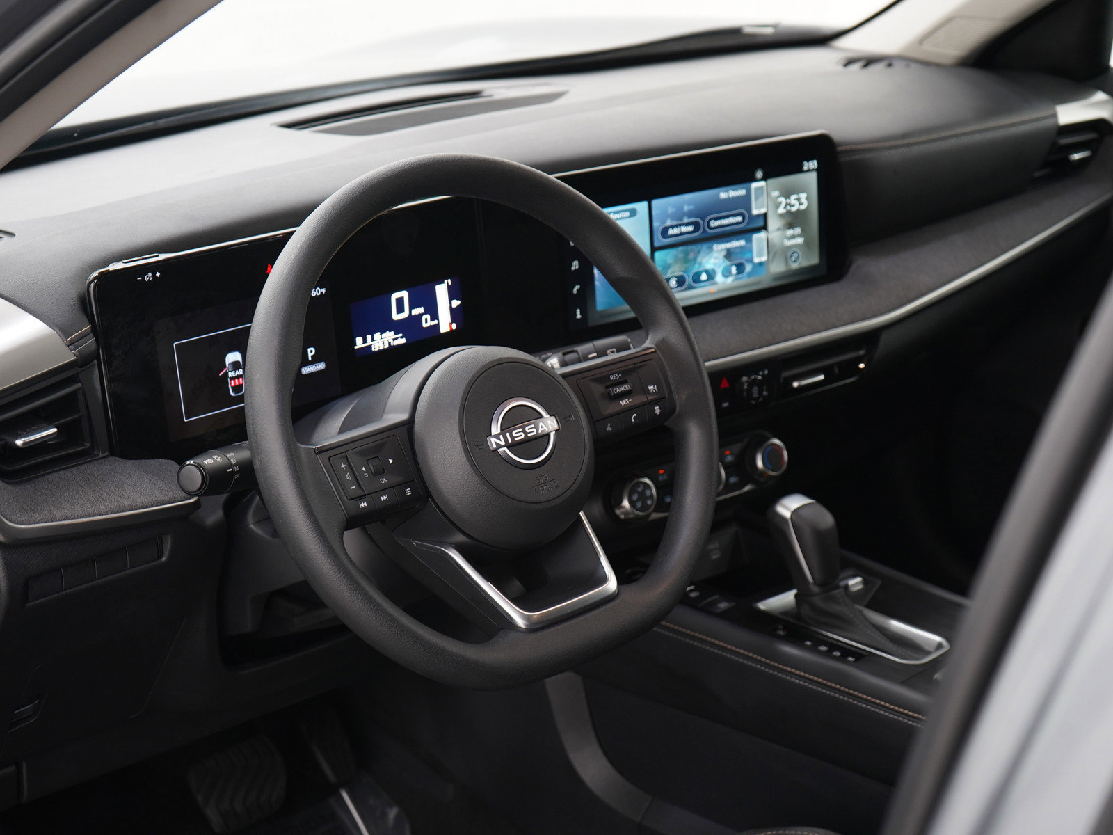 2025 Nissan Kicks SV photo 16