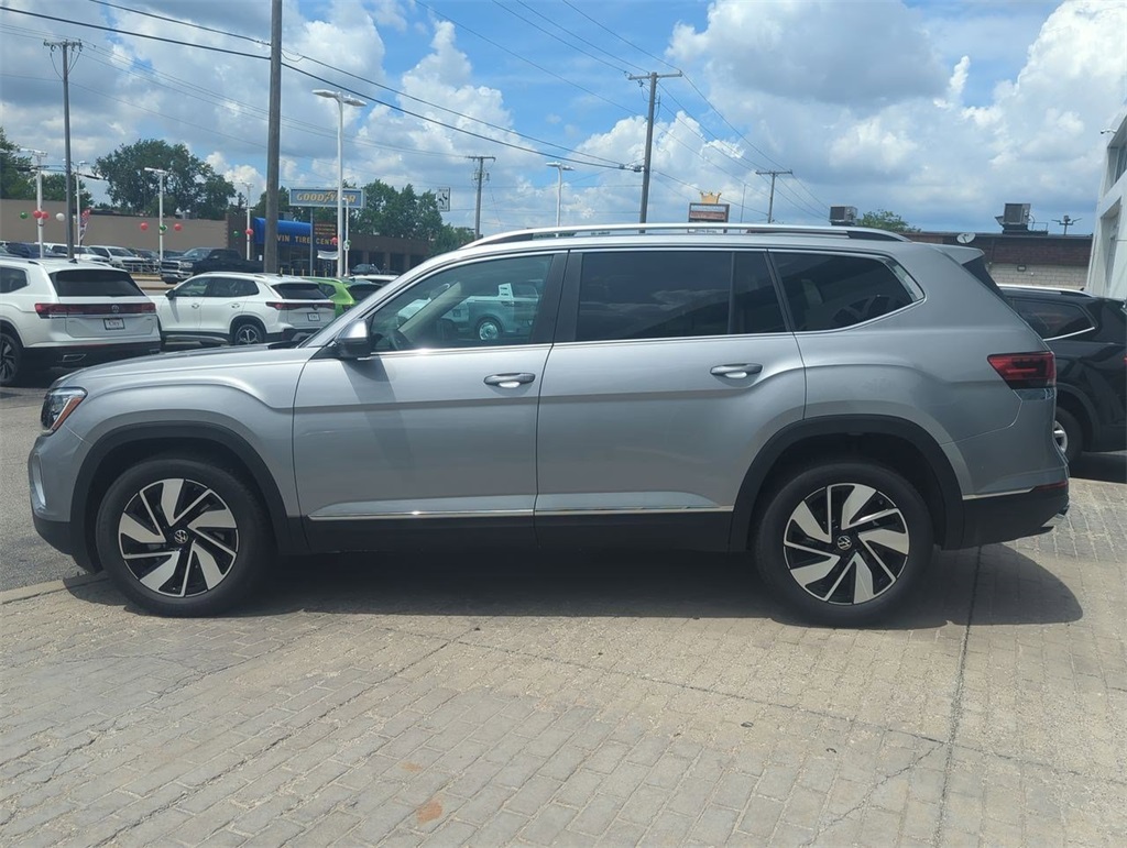 2025 Volkswagen Atlas SEL photo 4