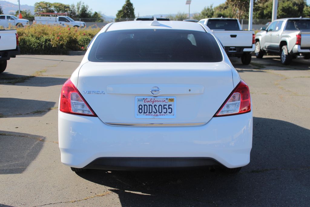 2015 Nissan Versa 1.6 S photo 7