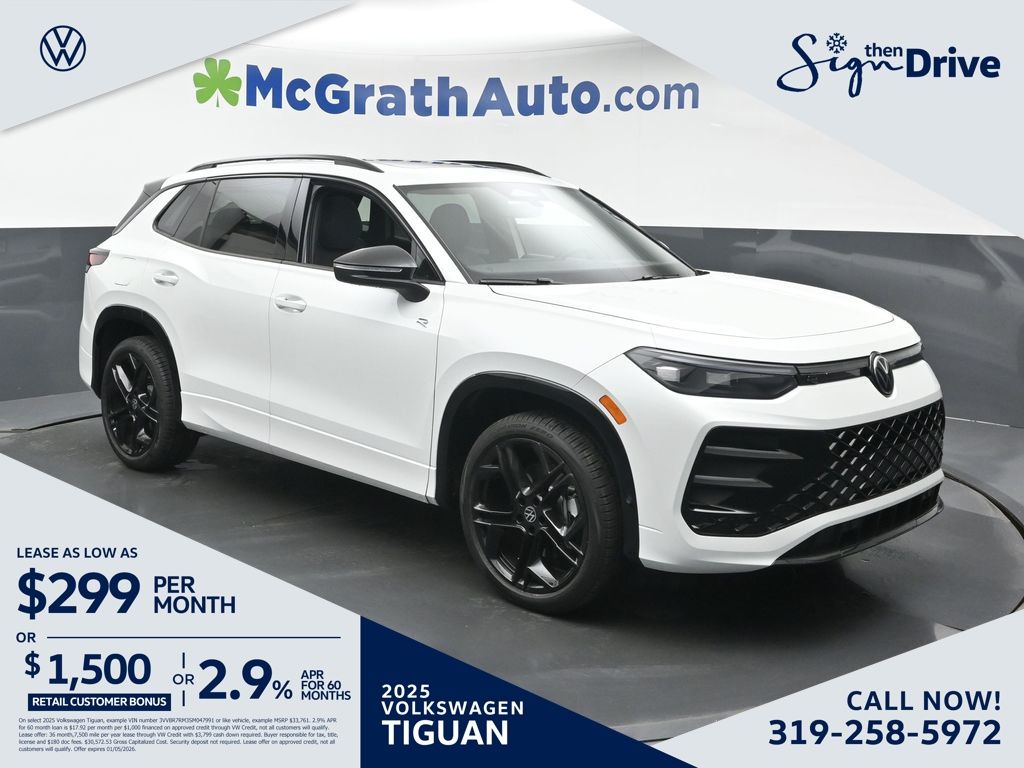 2025 Volkswagen Tiguan SE R-LINE BLACK's photo