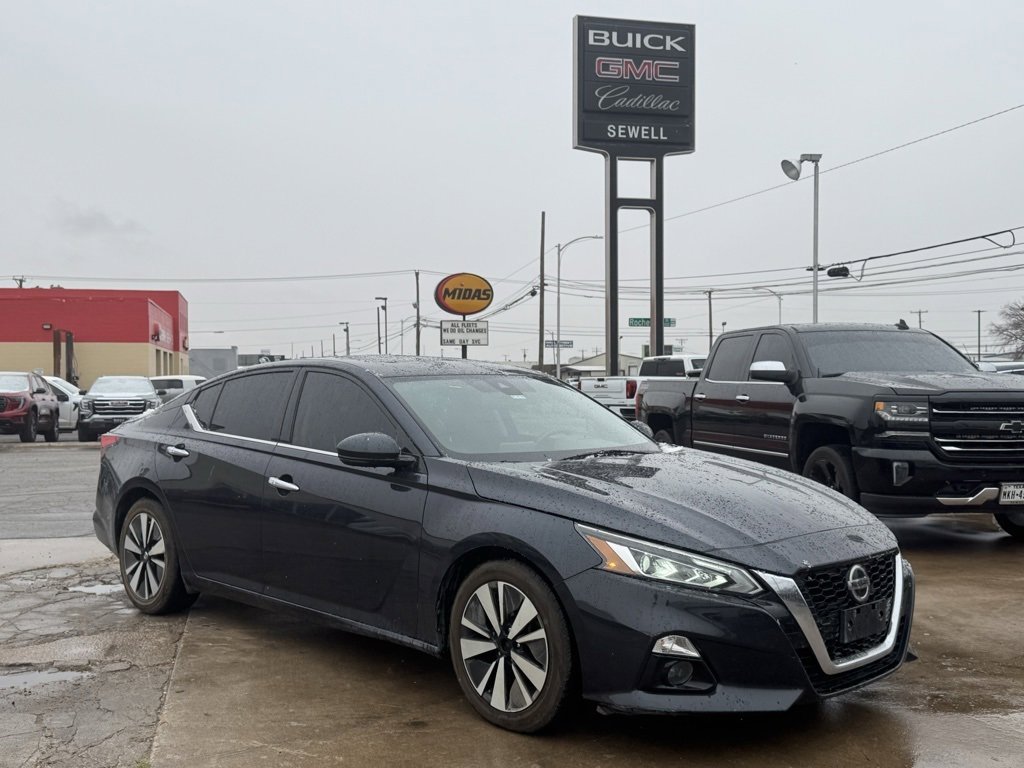 2020 Nissan Altima SL's photo