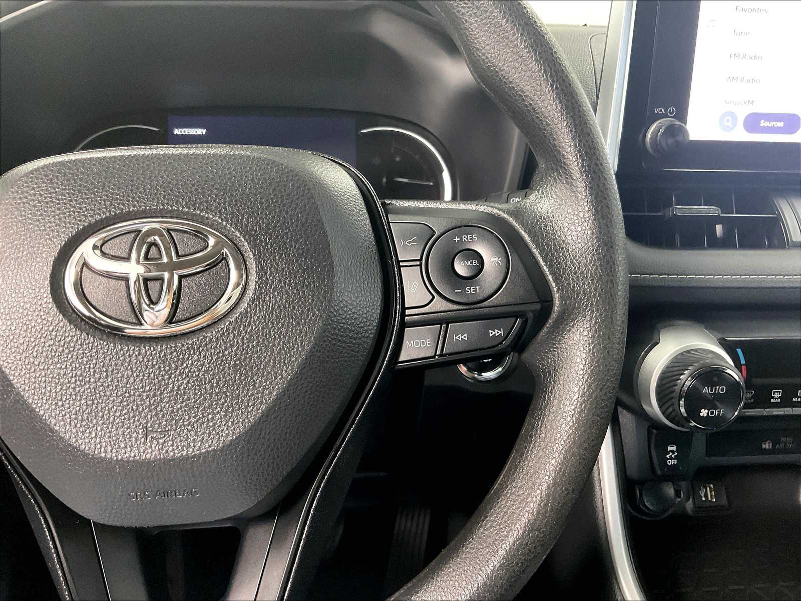 2023 Toyota RAV4 XLE photo 23