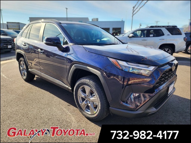 2025 Toyota RAV4 XLE's photo