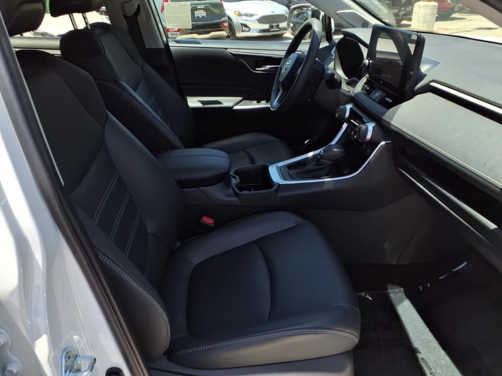 2024 Toyota RAV4 XLE Premium photo 24