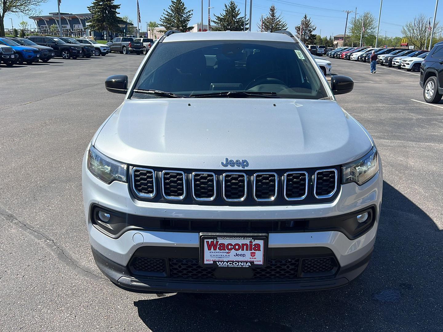 2025 Jeep Compass Latitude photo 2