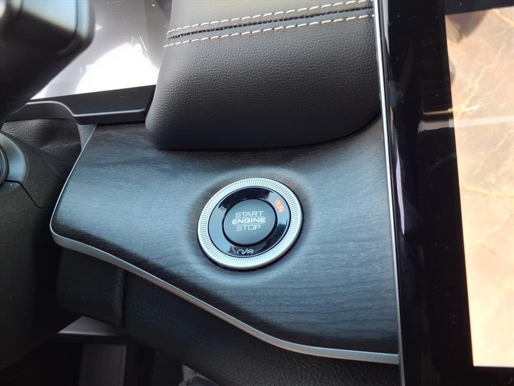 2025 Jeep Grand Cherokee Limited photo 17