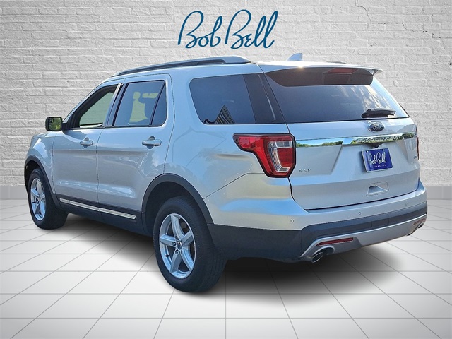 2017 Ford Explorer XLT photo 4
