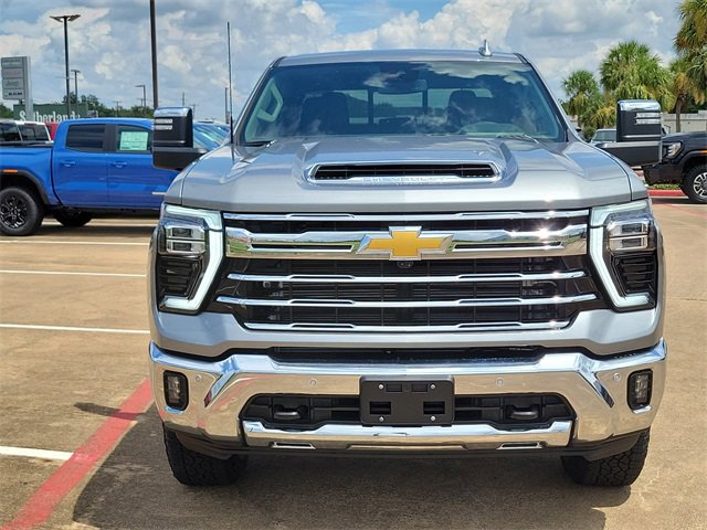 2025 Chevrolet Silverado 2500HD LTZ photo 2