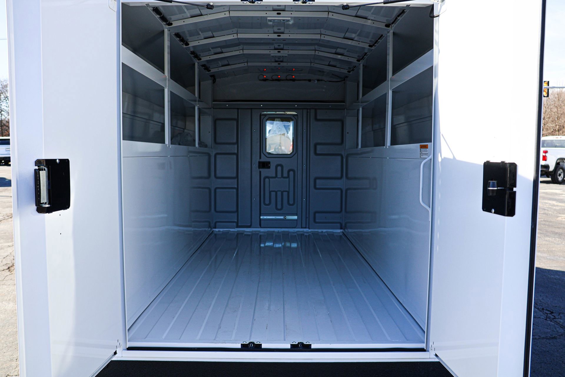 2024 Chevrolet Express Cutaway Base photo 33