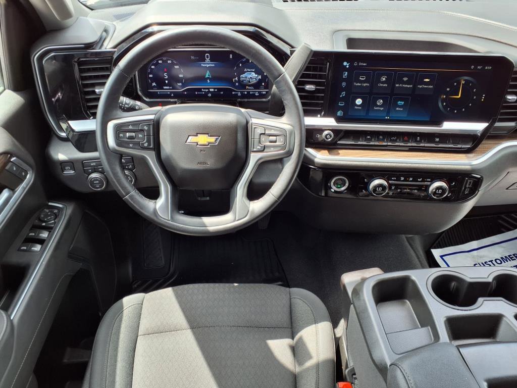 2022 Chevrolet Silverado 1500 LT photo 3