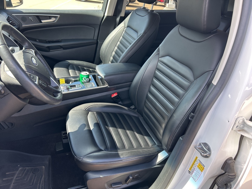 2020 Ford Edge SEL photo 10