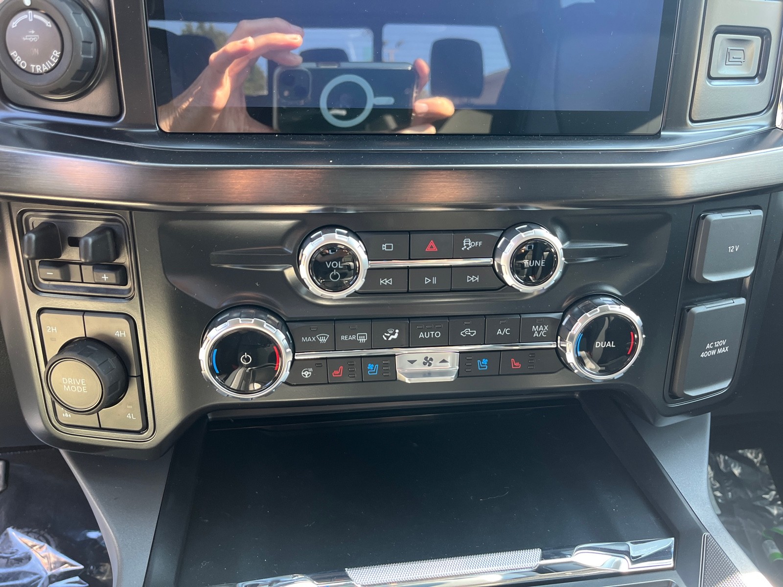 2026 Ford F-250 Lariat photo 13