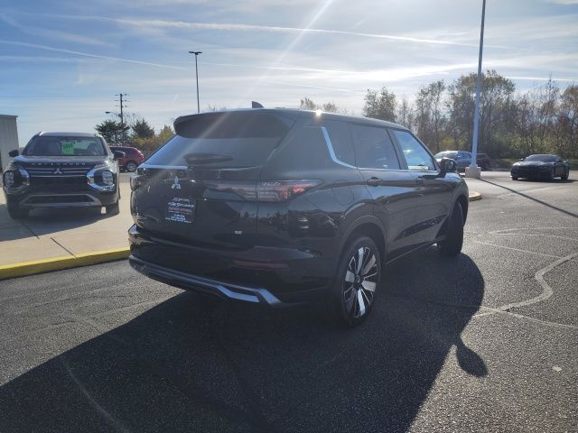 2025 Mitsubishi Outlander SE photo 3