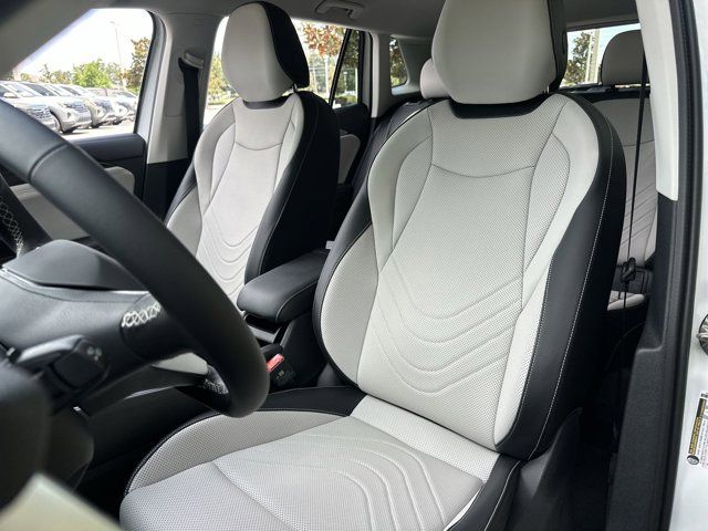 2025 Volkswagen Tiguan SE photo 2