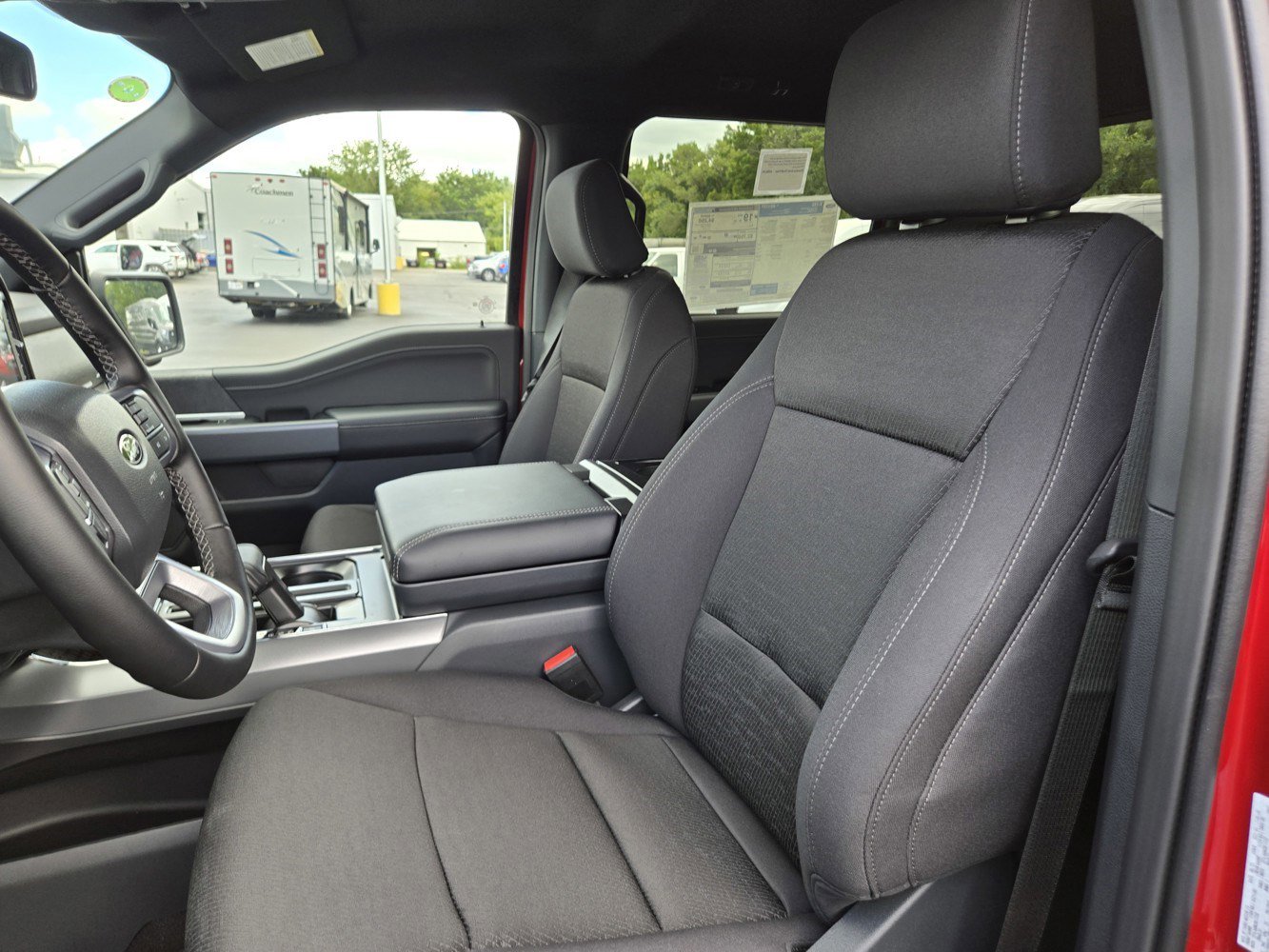 2025 Ford F-150 XLT photo 16