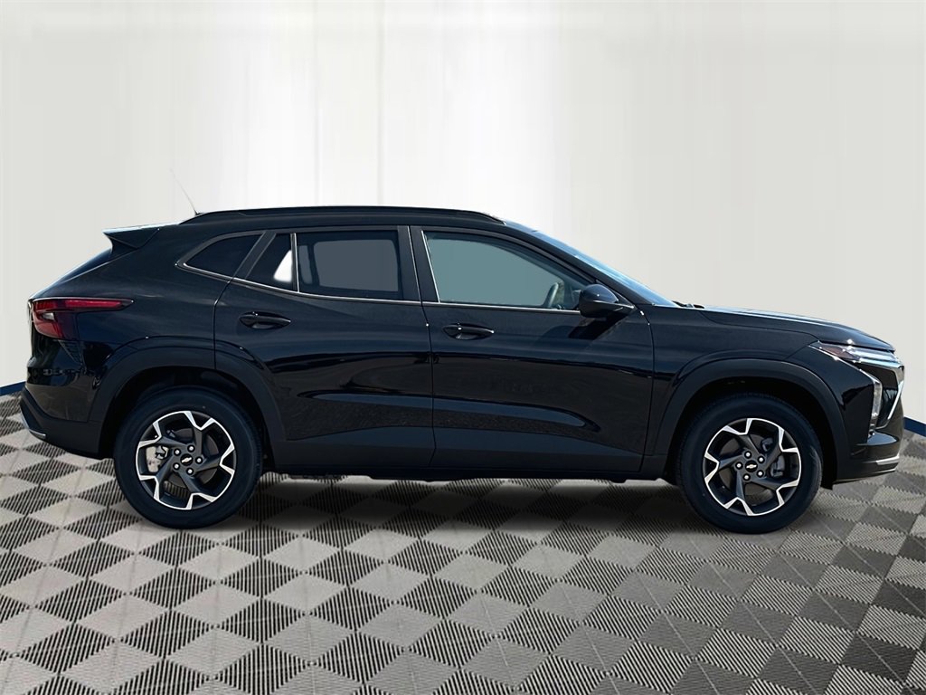 2025 Chevrolet Trax LT photo 6