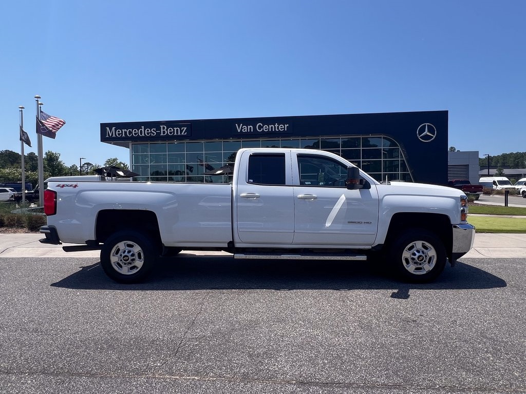 2017 Chevrolet Silverado 2500HD LT photo 2