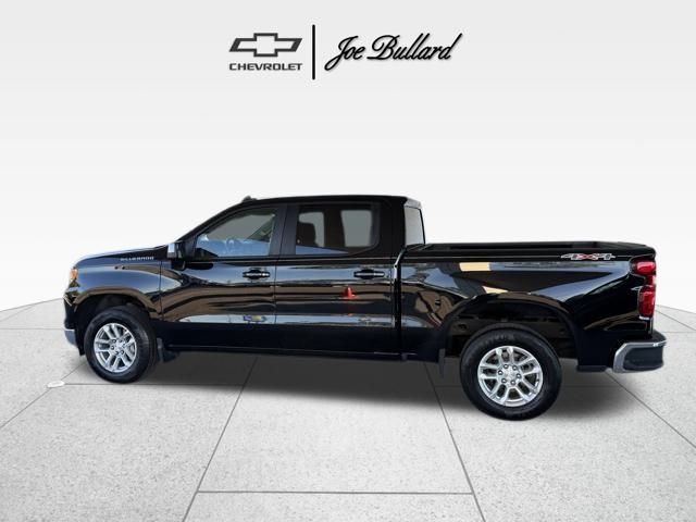2022 Chevrolet Silverado 1500 LT photo 2