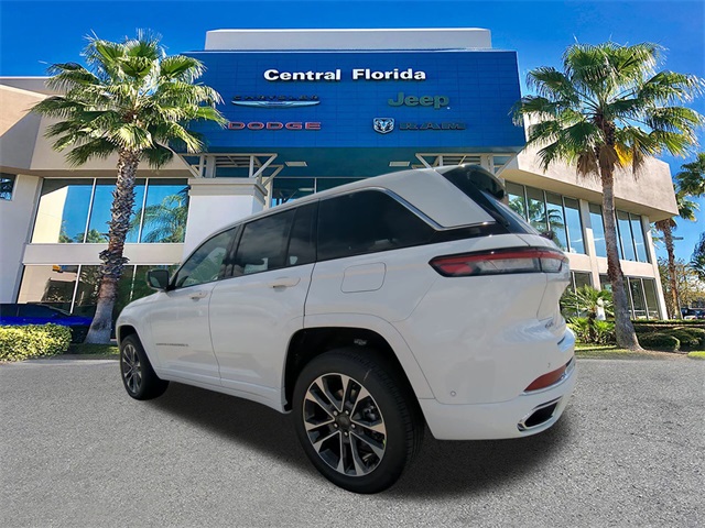 2025 Jeep Grand Cherokee Overland photo 4