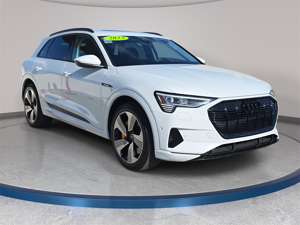 2023 Audi e-tron Premium Plus photo 2